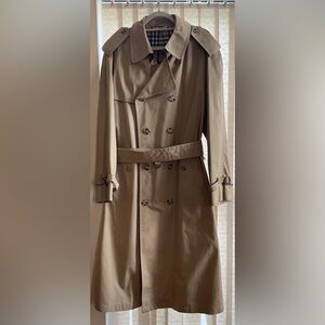 Men’s classic trench coat, desert tan color, men’s 42R.